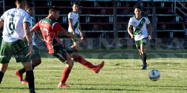 GOLEADOR DE RAZA. Mauro Gómez hizo un doblete para la victoria de Brown, que va por más en el Regional.