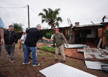 Passalacqua recorrió los barrios afectados por el temporal en Alem