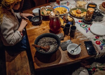 Al celebrar la Navidad, ucranianos aún conservan las tradiciones de sus ancestros