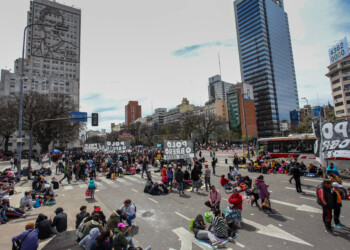 ¿Cuáles son los programas sociales que se salvarían de la motosierra?