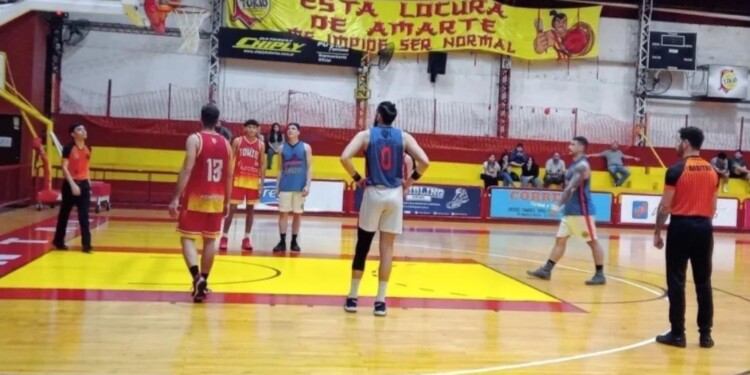 REACCIÓN. Los Guerreros del Asfalto fueron demoledores en el último segmento y se metieron en duelo decisivo./Gentileza Misiones Básket