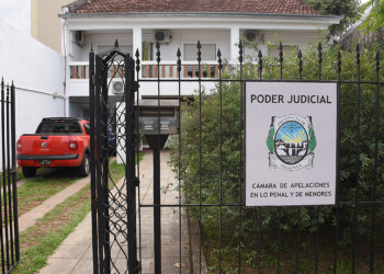 Los policías acusados de “torturas” en Irigoyen seguirán detenidos