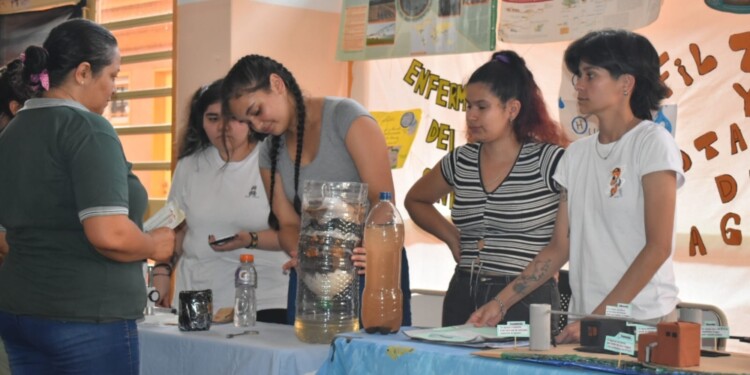 EXPO. Alumnos mostraron sus proyectos de investigación.