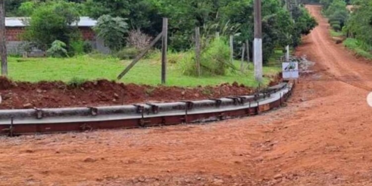 REALIDAD. El barrio Antiguo Centro tuvo un crecimiento importante en cantidad de vecinos y de servicios en los últimos años pero la provisión de agua potable continúa con algunos altibajos./ Gentileza K. Welter