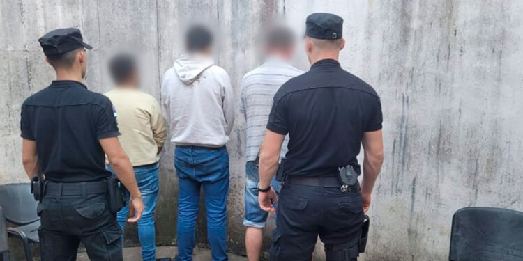 COMPROMETIDOS. Los tres trabajadores del volante que fueron detenidos el pasado domingo en Oberá.