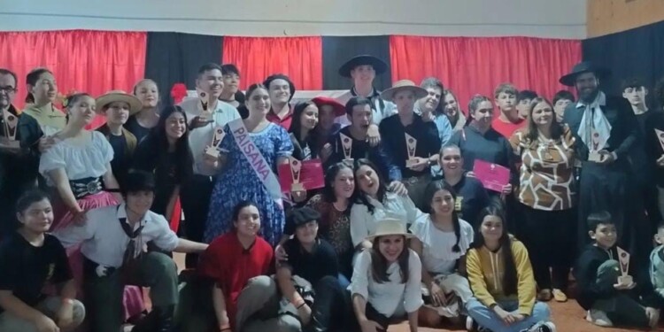 SUEÑO DE REPRESENTAR A LA PROVINCIA. Bailarines eldoradenses trabajan contrarreloj para poder participar en la 56ª edición del Festival Nacional de Malambo.