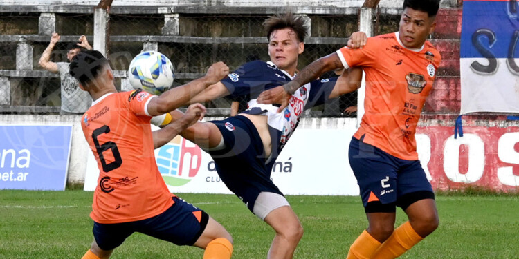 LUCHADO. Guaraní y Central protagonizaron un partidazo en Villa Sarita.