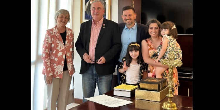 INNOVACIÓN Y DISRUPCIÓN. El nuevo ministro de Educación, Ramiro Aranda tras el juramento tomado por el gobernador Passalacqua en la Gobernación.