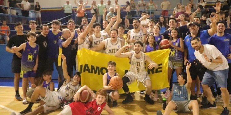 PARA EL CUADRO. El plantel del Auriazul, tras consagrarse en la Copa de Oro. Una nueva estrella para Rocamora.