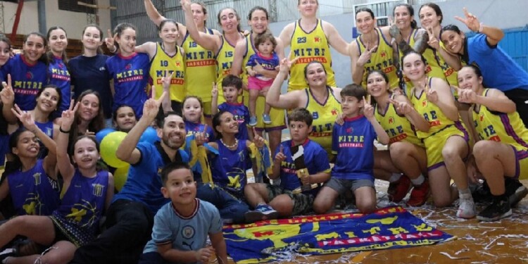 BROCHE DE ORO. Mitre volvió a quedarse con la corona, ahora del Clausura, y manda en el básquetbol femenino.