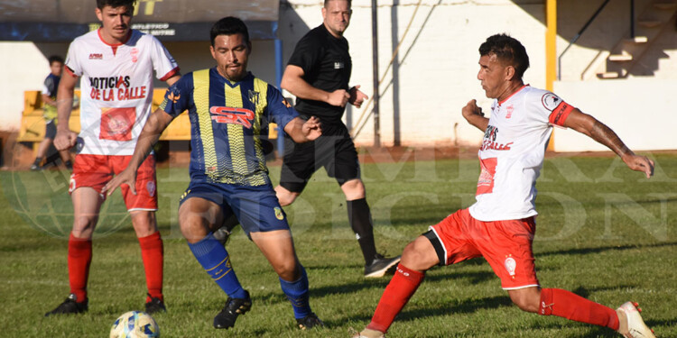 HAGAN SUS APUESTAS. Huracán y Mitre se enfrentarán para dirimir quién será el dueño del barrio. Es a un solo juego.