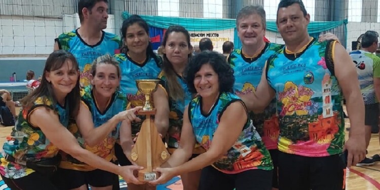 REFERENTES. Finitos, uno de los equipos misioneros, fue cuarto en +40.