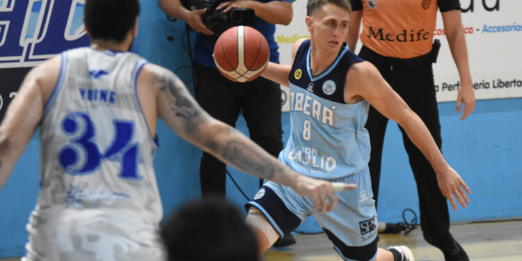 CLAVE. "Nacho" Laterza nuevamente le dio el triunfo a OTC, como hace once días atrás en Mercedes ante Comunicación. (Fotos Prensa OTC).