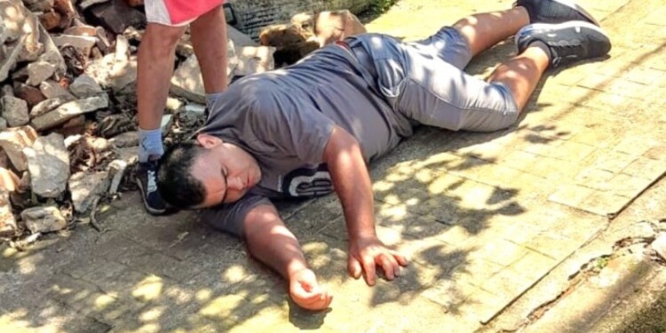 SIN ESCAPE. “Pinino” fue interceptado por vecinos tras descubrirlo en flagrancia delictiva ayer por la mañana.