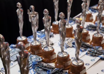 Dos misioneros van por los Premios Olimpia