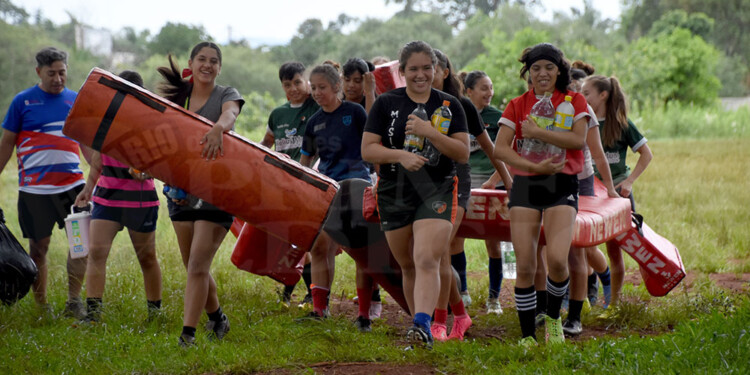 MUY BIEN POR LAS CHICAS. Las juveniles de Misiones ganaron ayer sus dos partidos y hoy irán por más.