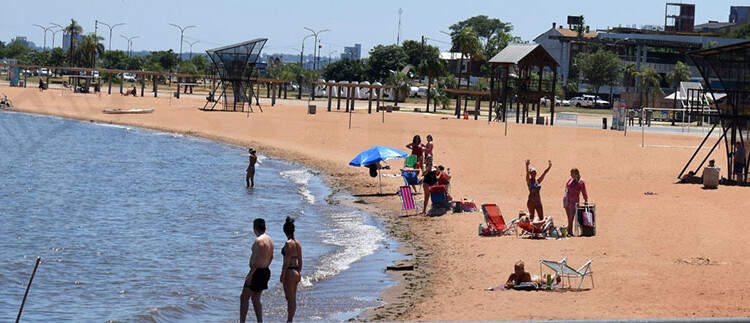 VERANO EN LA LINDA. Posadas, una opción para disfrutar del río, el sol y el aire libre.