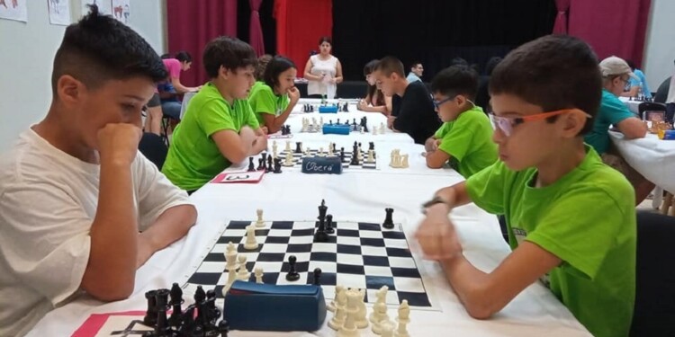 EN JUEGO. La cita fue en la Casa del Bicentenario, en Leandro N. Alem.