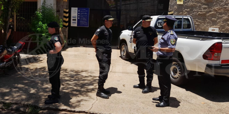 RESPUESTA. El empleado que resultó herido se quedó con su celular, pidió ayuda al 911 y “a los cuatro minutos llegó la policía”, dijo a este Diario.