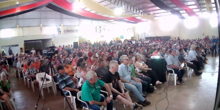 ASAMBLEA. El domingo unos mil socios de la CAUL eligieron tres consejeros titulares, cuatro consejeros suplentes, un síndico titular y un sindico suplente