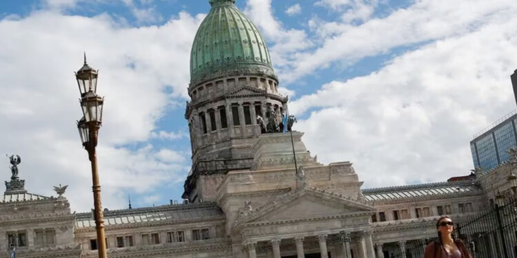 CONGRESO. La oposición suma adhesiones para un posible veto al DNU.