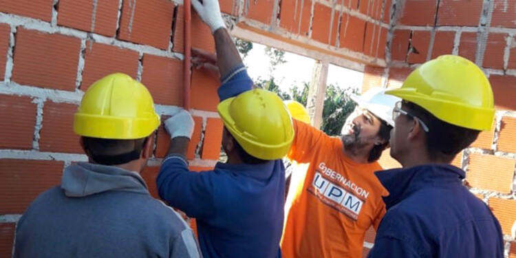 INVERTIR EN EDUCACIÓN. Como alternativa, buscan formarse en oficios con cursos cortos y rápida salida laboral.