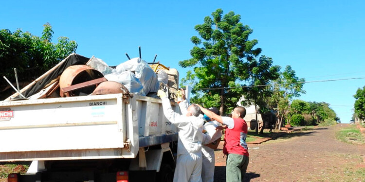 Descacharrado en barrios (Foto: Municipalidad de Posadas)