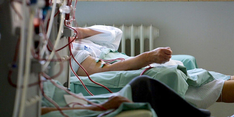 PELIGRO. Si una persona que precisa diálisis no se dializa, evolucionará progresivamente hacia una uremia terminal con riesgo de vida.