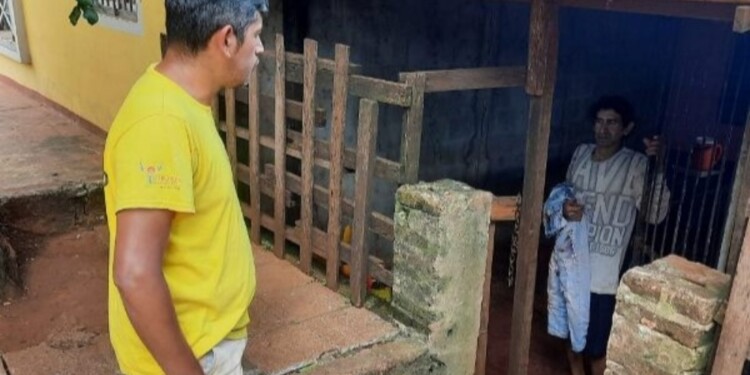 EN TERRENO. Los municipios y Salud Pública continúan el rastrillaje de febriles casa por casa.