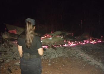 Una mujer falleció al quedar atrapada en el incendio de su vivienda