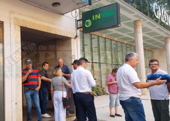 Productores yerbateros de toda la provincia llegan al INYM a pedirle explicaciones a Petterson