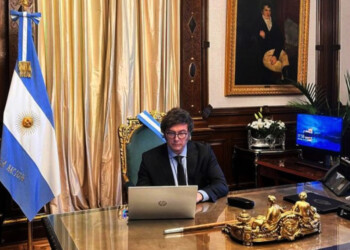 Administración pública nacional: Milei ordenó revisión de contratos y presencialidad total