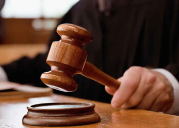 Ley ómnibus: los jueces deberán usar toga negra y martillo