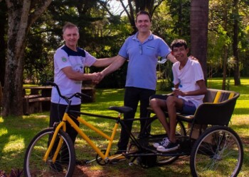 La EPET 3 entregó otra bicisilla al hogar Santa Teresita