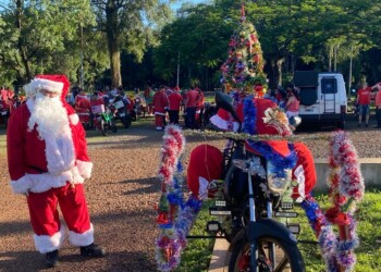 Papá Noel llegó en moto al Pediátrico