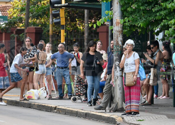 Boletazo: ¿qué pasa con quienes no pueden darse el “lujo” de pagar cuatro pasajes diarios?