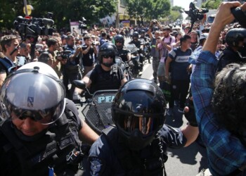 Organizaciones sociales marcharon, sin cortar la 9 de Julio, en el estreno del Protocolo Antipiquetes