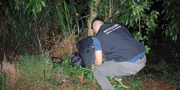 HALLAZGO. Personal dependiente de la Unidad Regional VIII, con asiento en San Vicente, encontró en un sector de monte algunos de los elementos denunciados como robados del BOP 97.