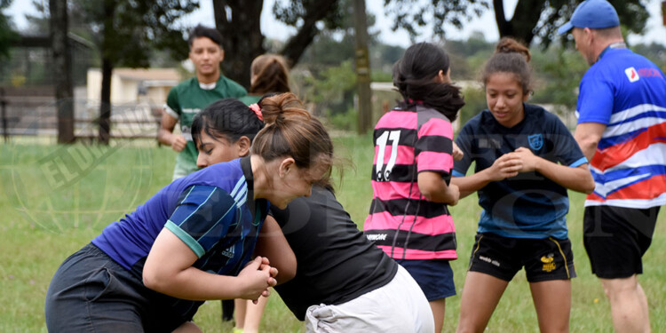PUESTA A PUNTO. Las chicas realizaron varias concentraciones en Centro de Cazadores, donde ajustaron detalles tanto en defensa como en ataque.