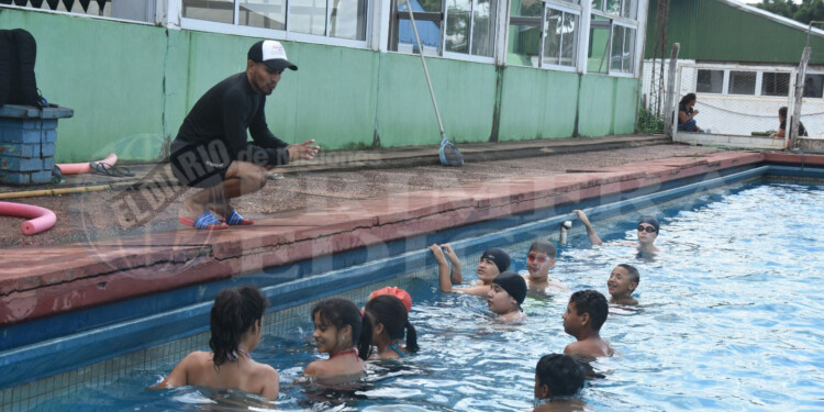 BRAZADAS. Los nadadores locales entrenan de cara a la competencia.
