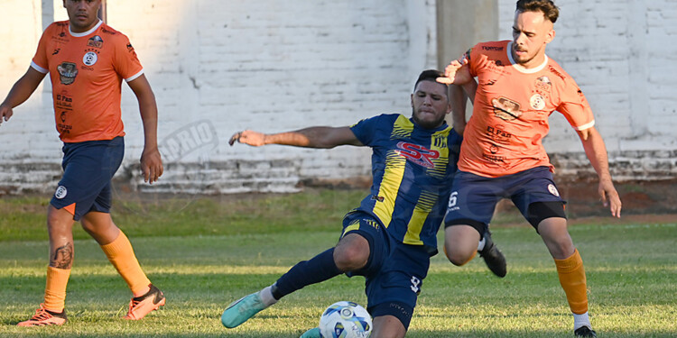 CHANCES PERDIDAS. Ulises Silveira desperdició varias situaciones de gol.