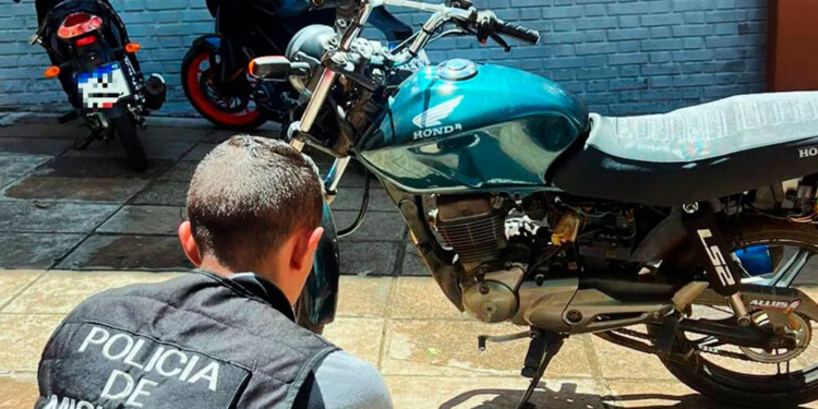 En tres allanamientos, atraparon a banda de “robamotos” que operaba en Posadas y Garupá