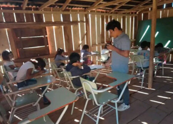 Más de 80 auxiliares docentes indígenas no perciben sus sueldos desde octubre