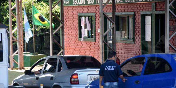 DIONÍSIO CERQUEIRA. Se acabaron las largas colas de autos para salir o ingresar al país.