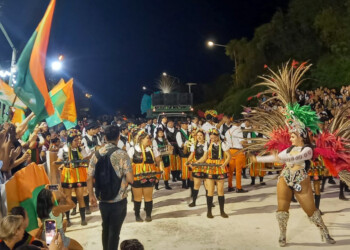 A puro brillo y color, Apóstoles dio inicio a los Carnavales Misioneros 2024