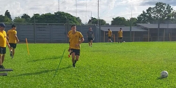 TRABAJOS. Varios jugadores pusieron primera ayer de cara al certamen./ Gentileza Prensa Crucero