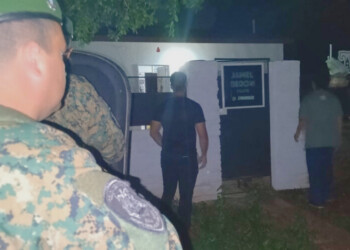 A punta de cuchillo, un hombre tomó de rehenes a su exesposa e hijos en el barrio A4