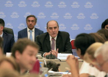 El Gobierno resigna la reforma política para sumar votos