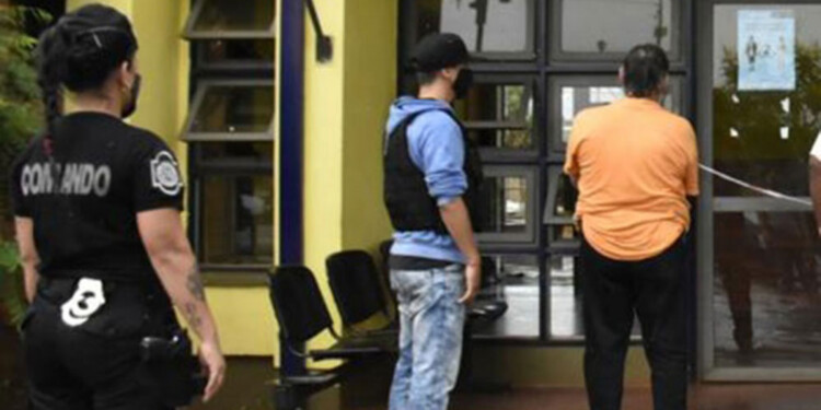 ÚLTIMA CAPTURA. Fue en 2021 bajo sospecha de estafar a un grupo de vecinos del barrio San Isidro de la capital