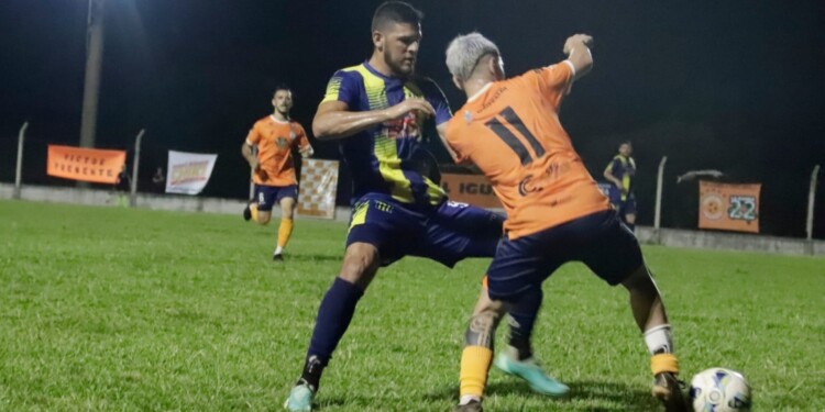 ESFUERZO. Ulises aportó un par de goles, pero también sacrificio a la hora de recuperar los balones en ofensiva. / Foto Prensa Mitre